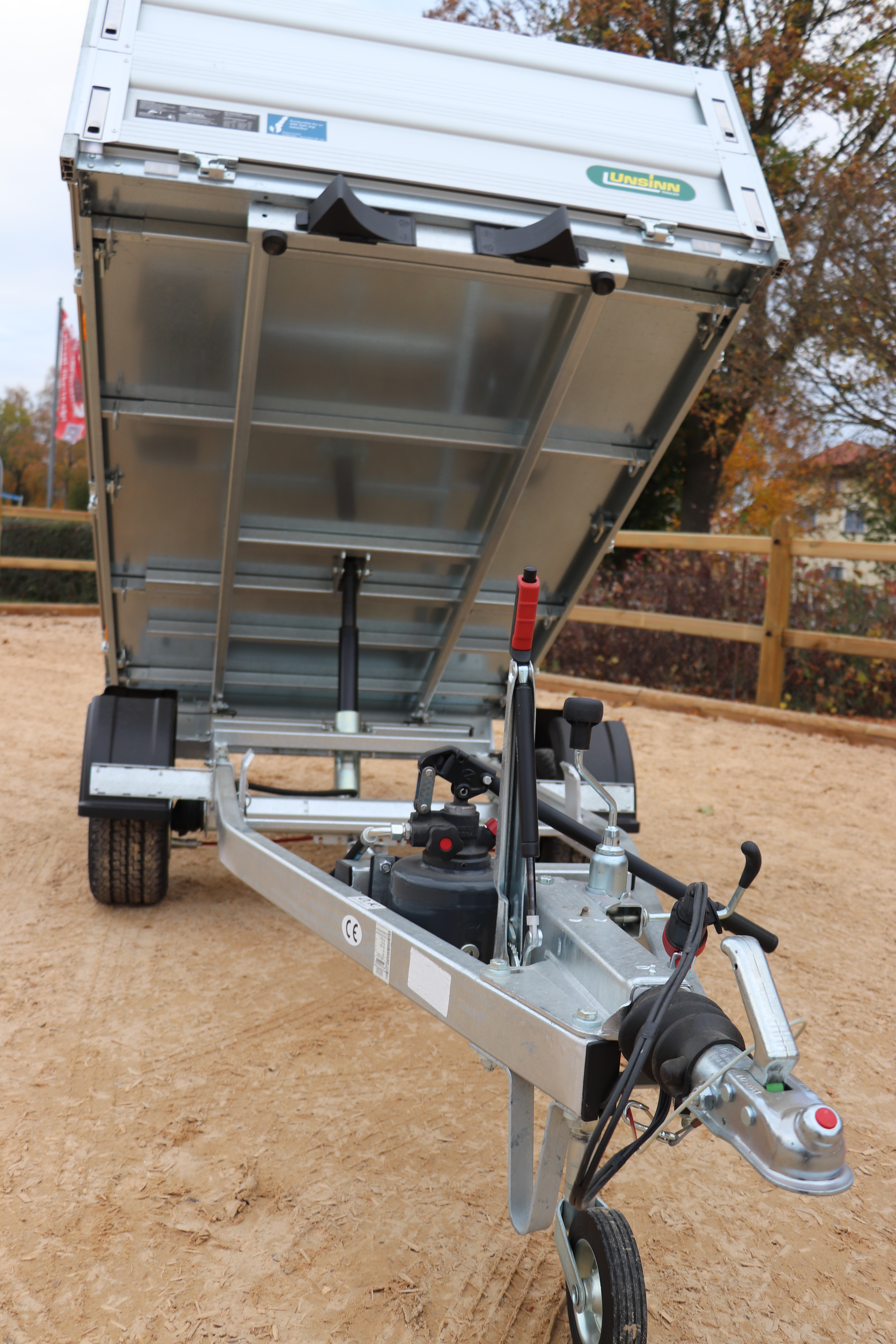 EBNER Fahrzeug- und Anhängertechnik - Unsinn Heckkipper